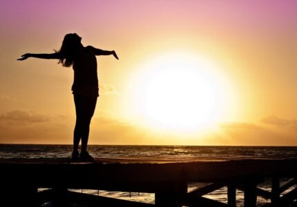 beach-sea-horizon-silhouette-girl-sun-764600-pxhere.com